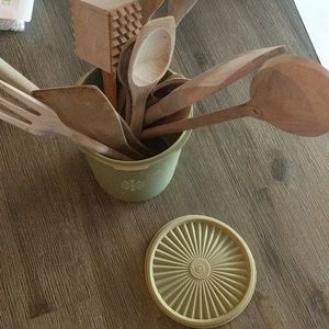 Lot of vintage tupperware 60's and vintage spoons